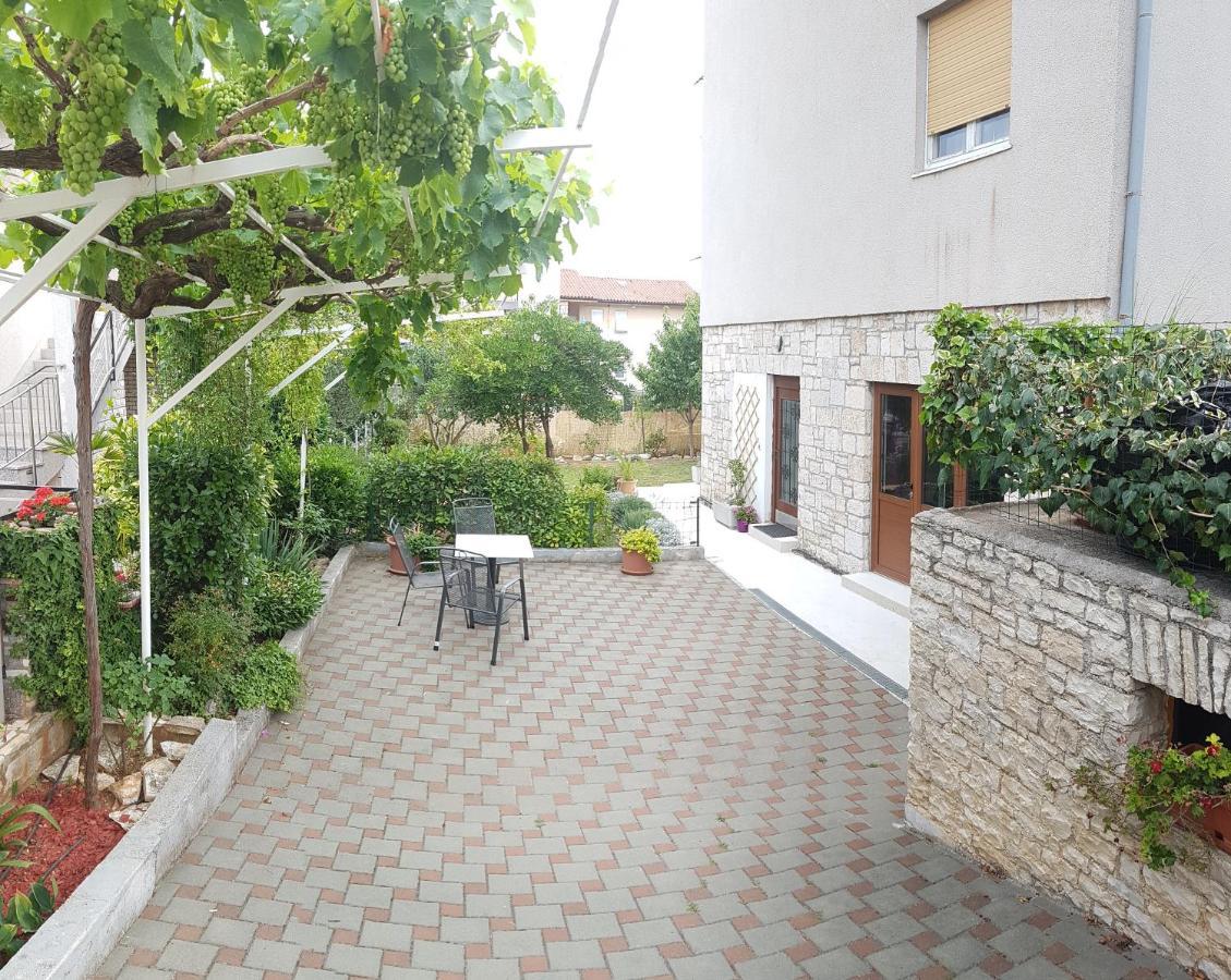 Apartments Ana And Vesna Пула Екстериор снимка