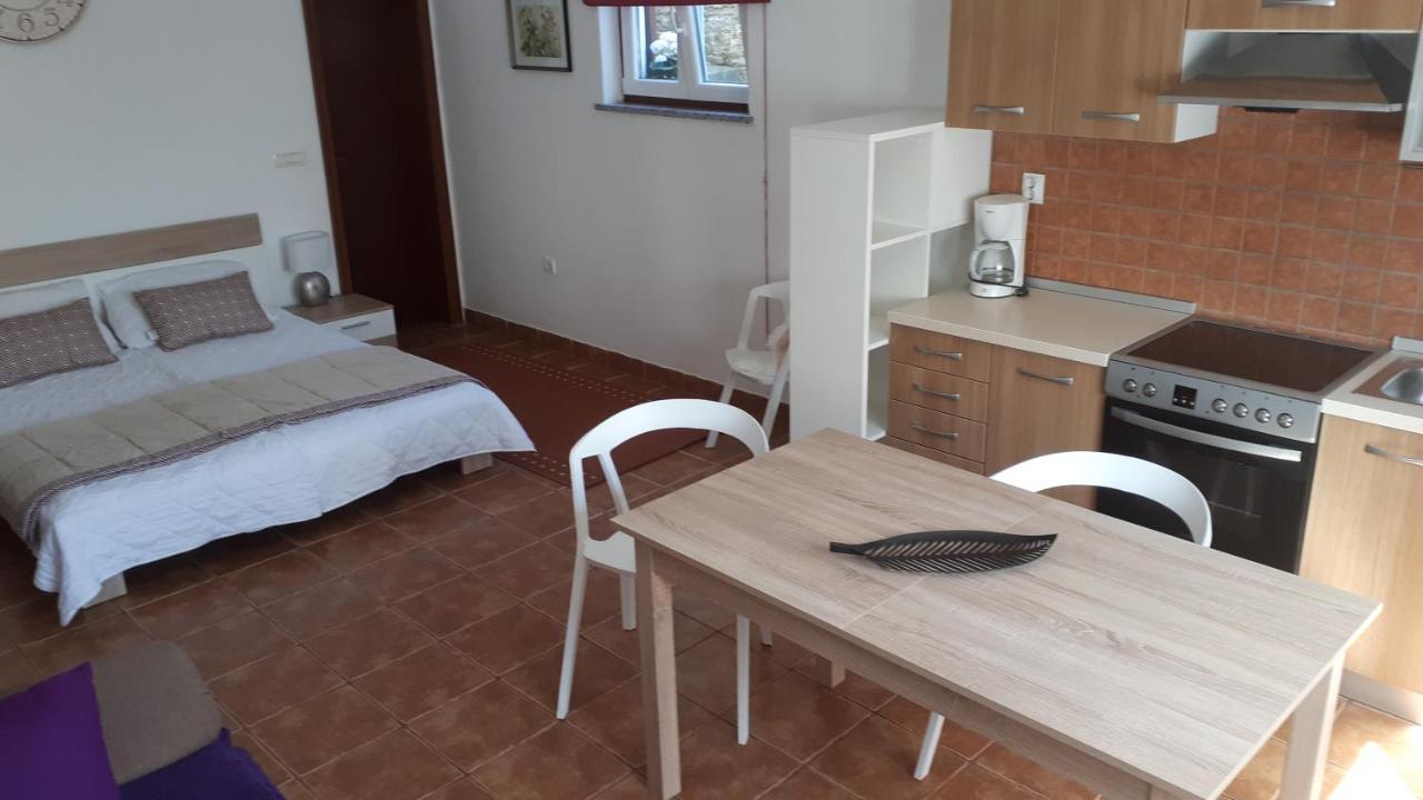Apartments Ana And Vesna Пула Екстериор снимка